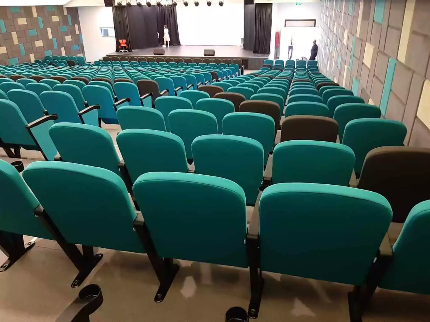 Butacas Ergonómicas para Eventos en Auditorio Image